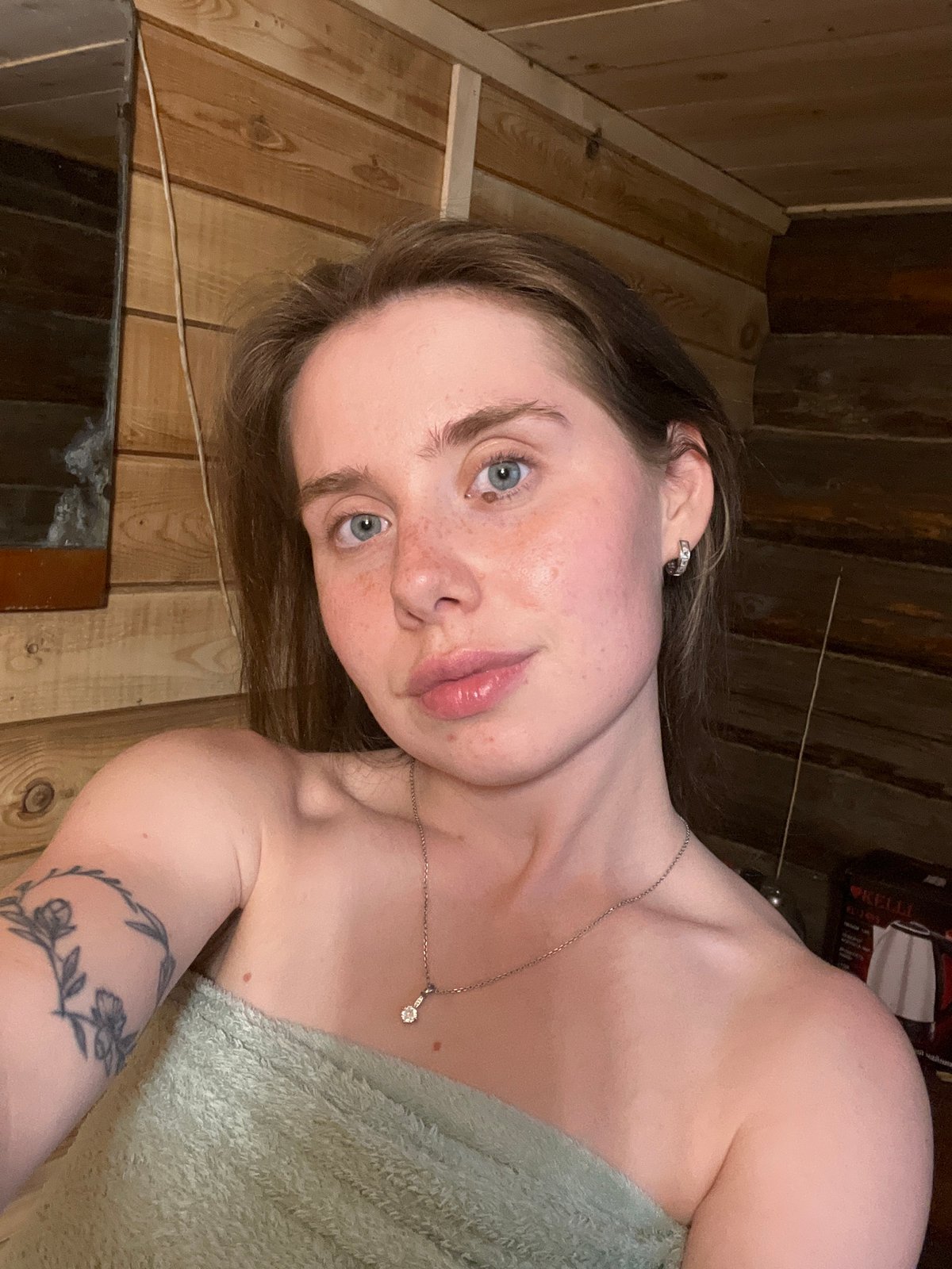 Woman documents sauna experience in Chaikovsky, Russia