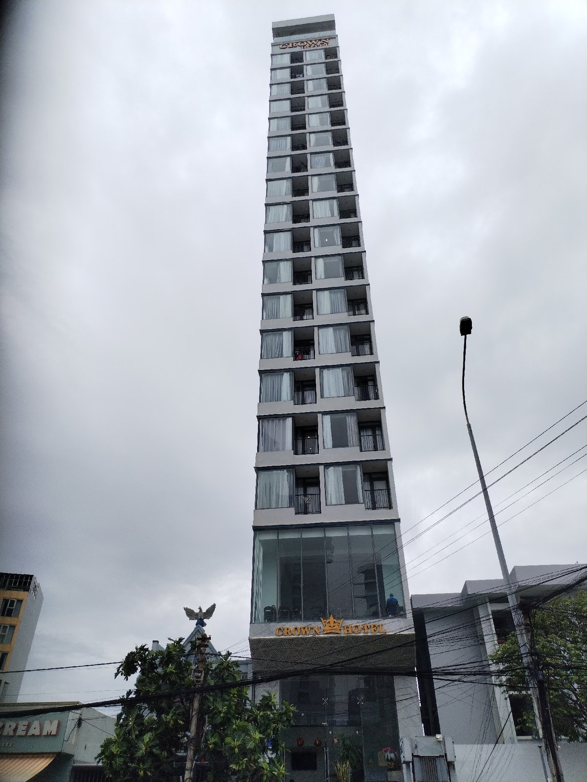 Observer documents daily life in Nha Trang during overcast morning