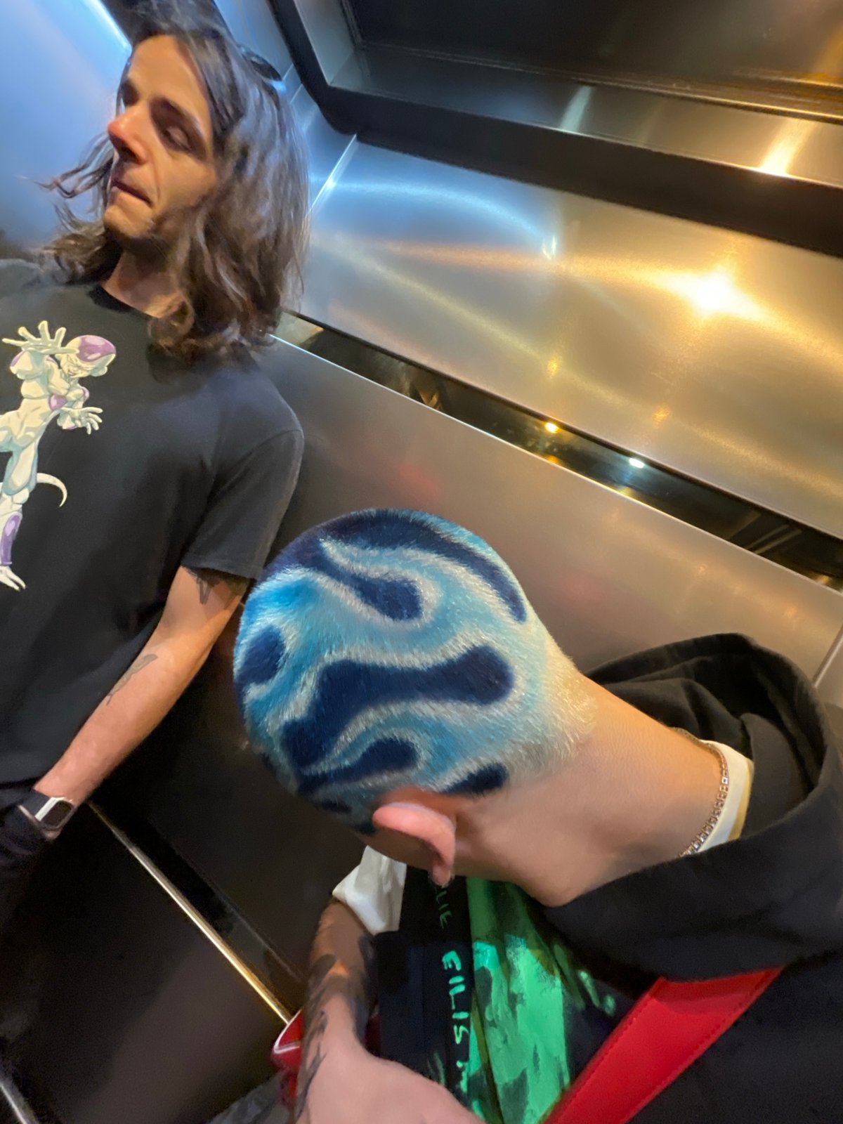 Two people spotted in Buenos Aires elevator early morning