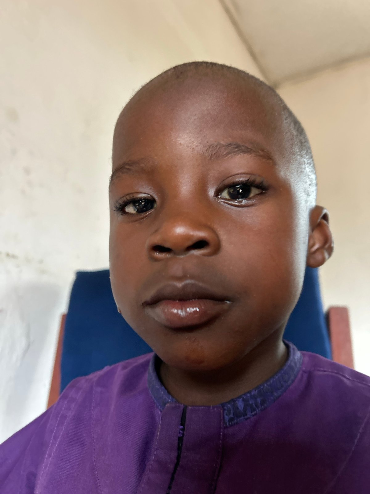 Man and child documented together during brief afternoon encounter