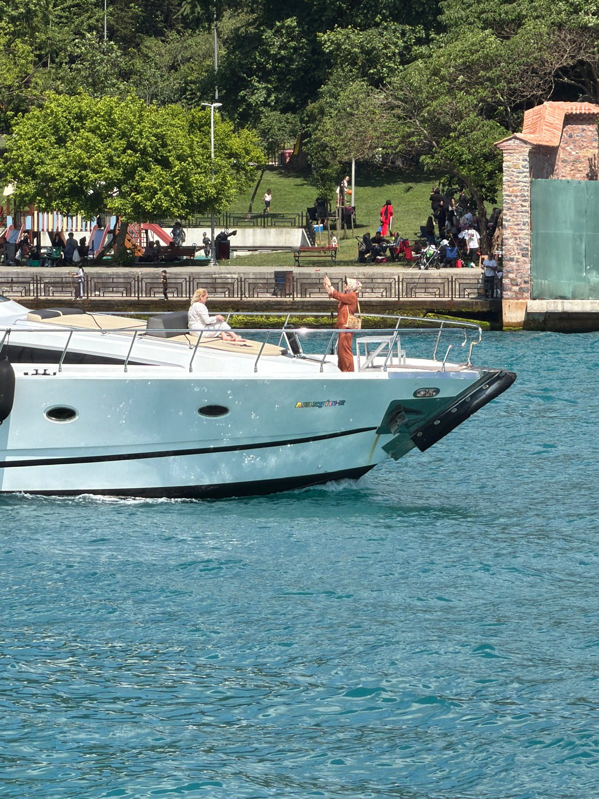 Bosphorus boat trip near Üsküdar with multiple vessels