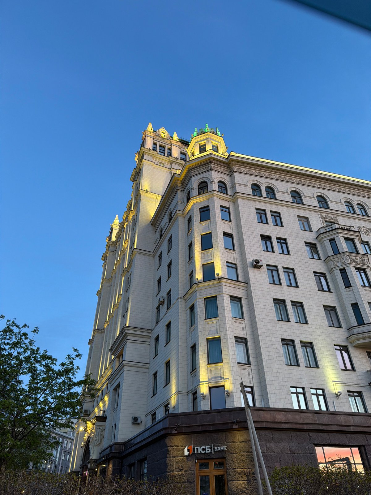 Witness photographs Stalinist architecture at Moscow's Kudrinskaya Square