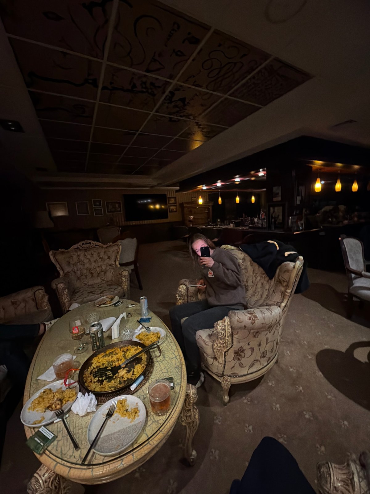 Woman spends evening on phone at Silistra restaurant