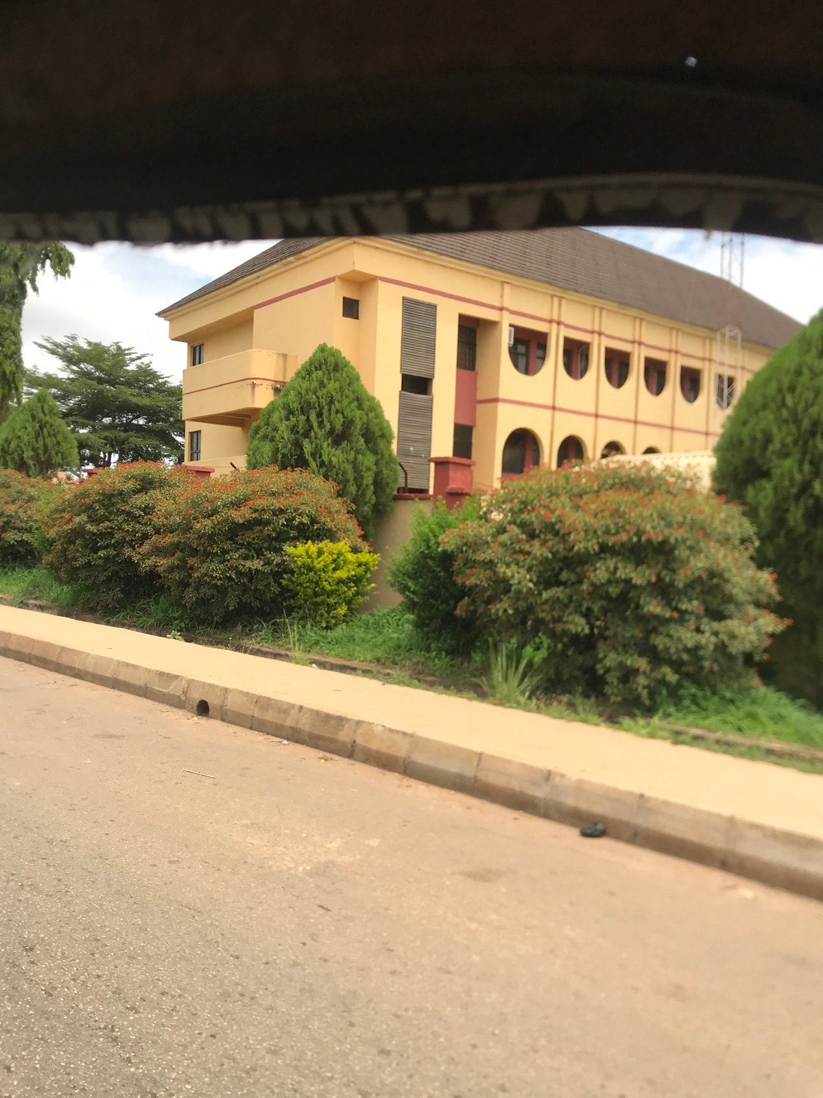 Auto-rickshaw passenger documents brief journey through Nigerian neighborhoods