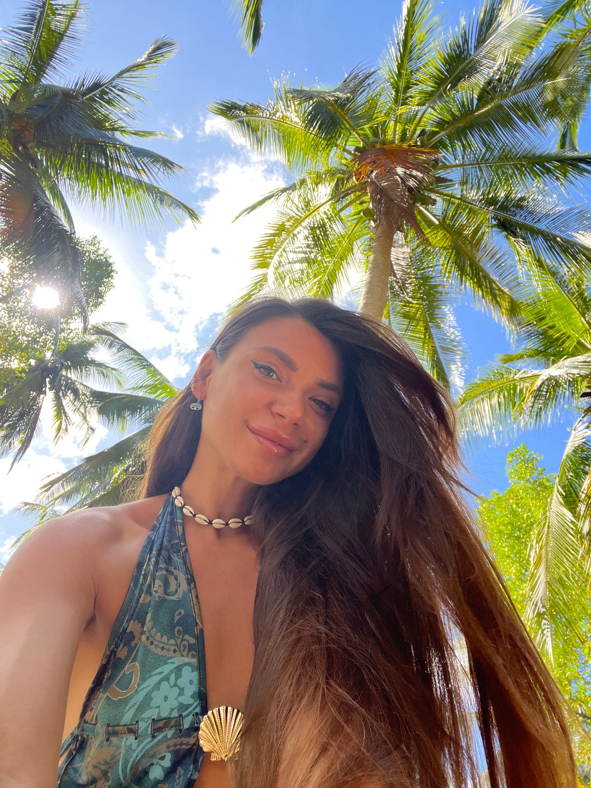 Sunny afternoon stroll through Koh Phangan's palm groves