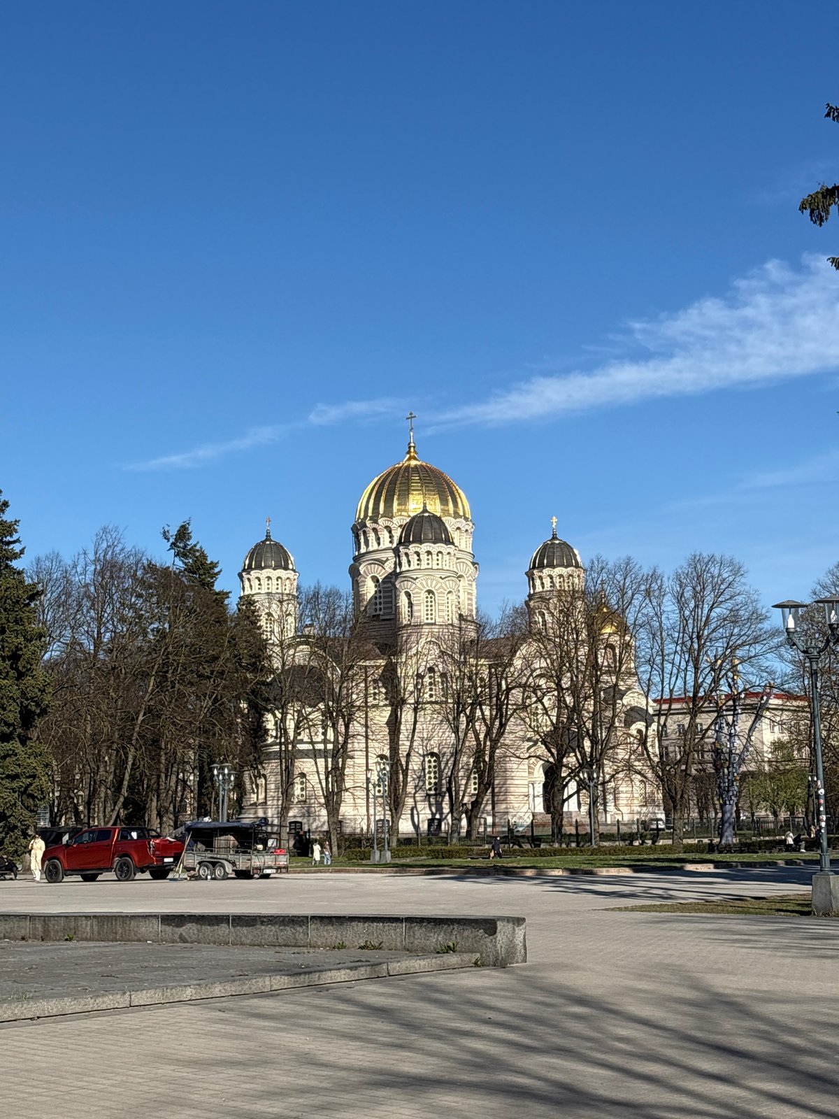 Spring afternoon walk documented through central Riga landmarks