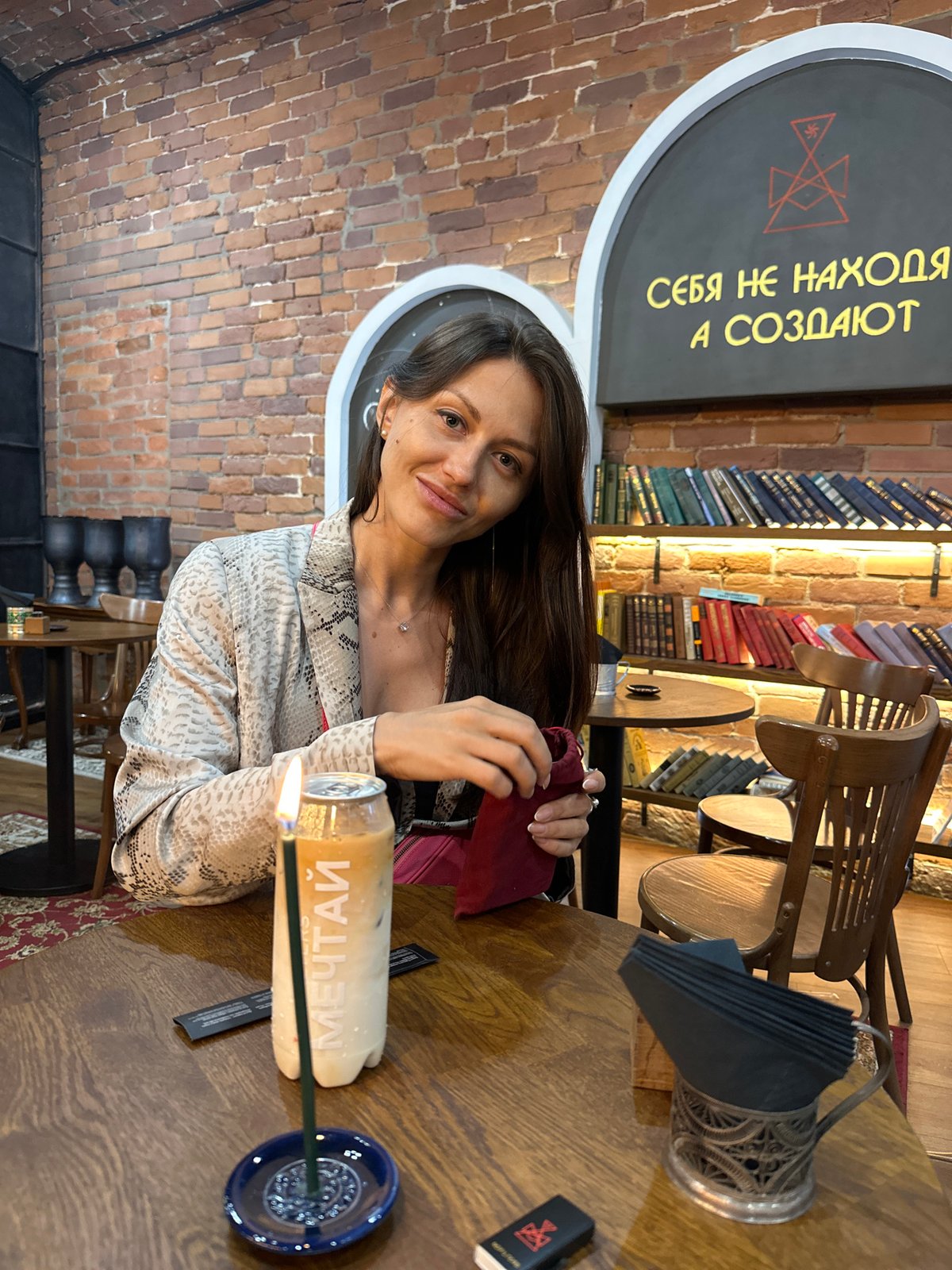 Evening café visit and street scenes in Saint Petersburg