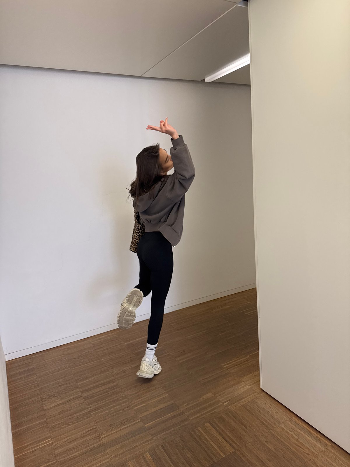 Woman's 20-minute morning routine captured across multiple rooms