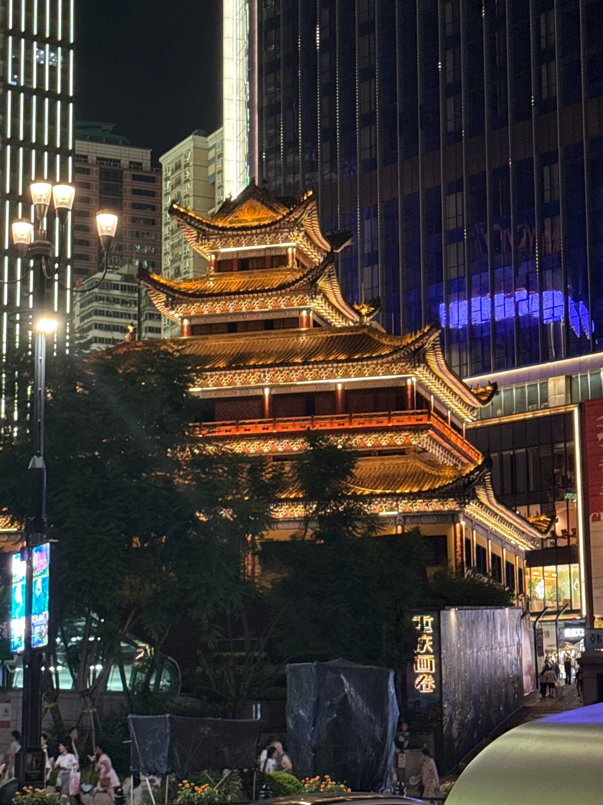 Yuzhong District comes alive on a summer night