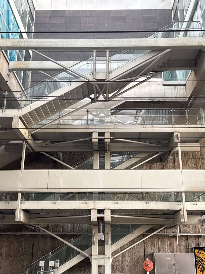 Pedestrian walkway system observed at London Bridge