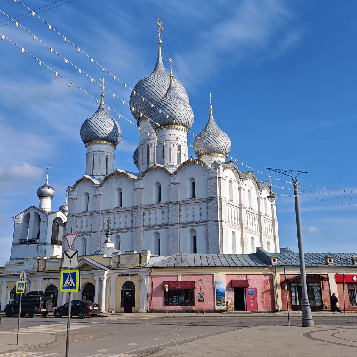 Tourist captures traditional Russian artifacts and architecture in Rostov