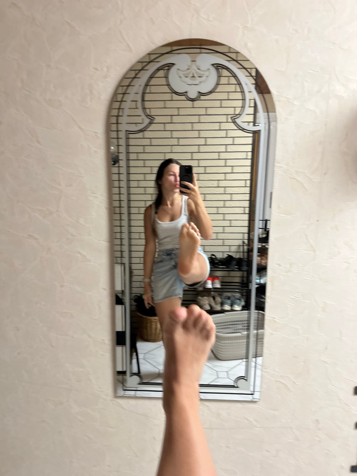 Woman documents afternoon with selfies in Fredenbeck, Germany