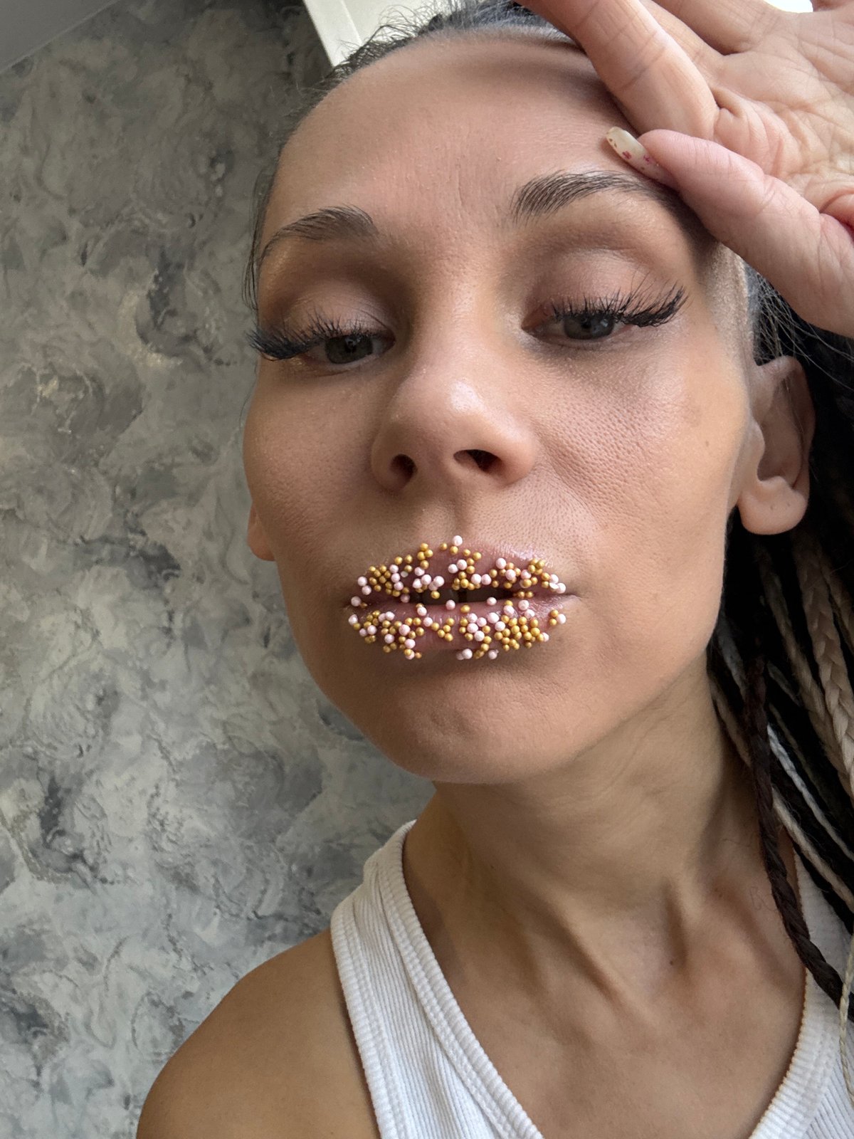 Person spotted with decorative lip sprinkles in Rusanovo