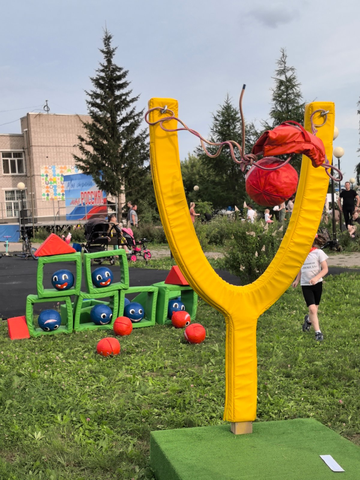 Family Day festivities with games and crafts in Froly, Russia