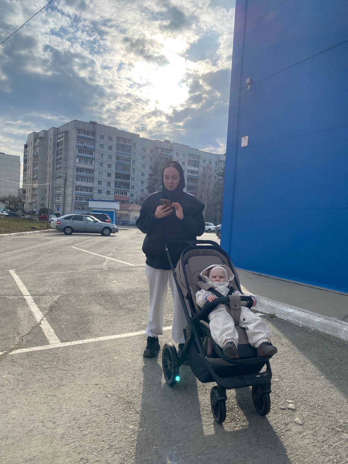 Spring afternoon life documented across Chaikovsky, Russia