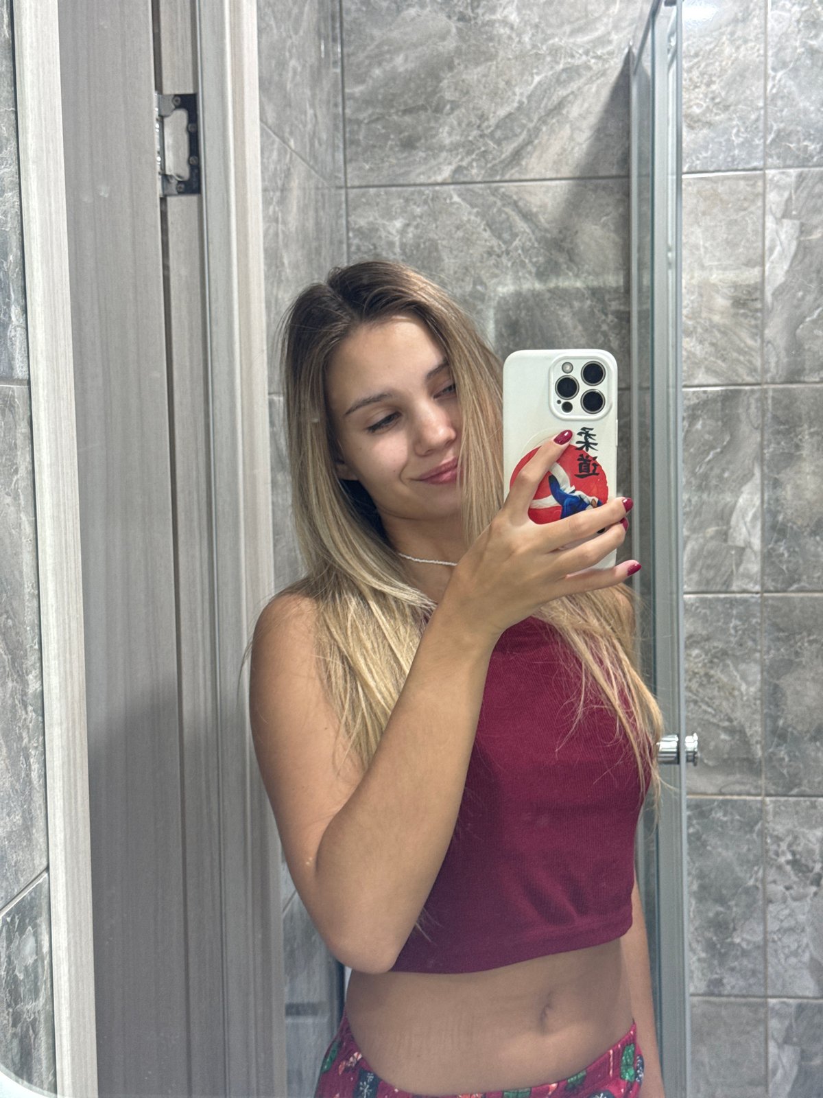 Woman documents daily routine with selfies, cat photos in Chaikovsky