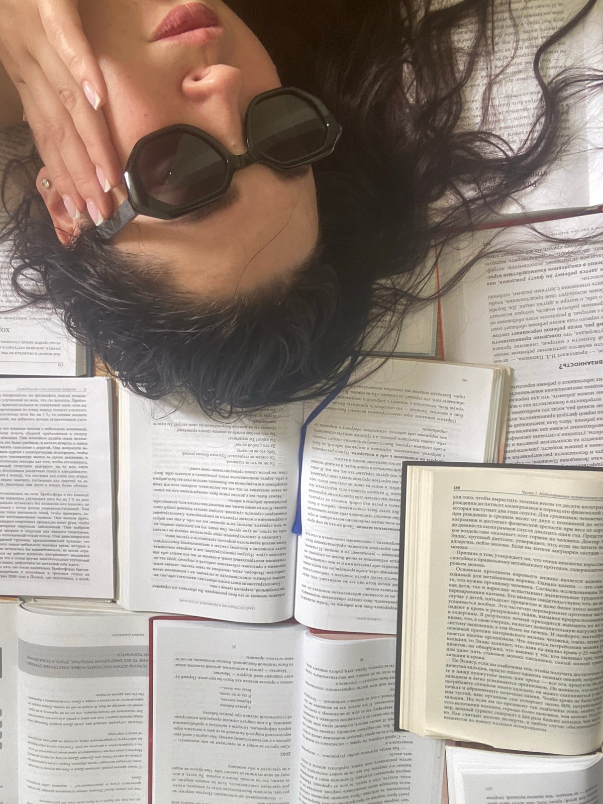 Morning scenes captured in Sochi: woman among books, cityscape