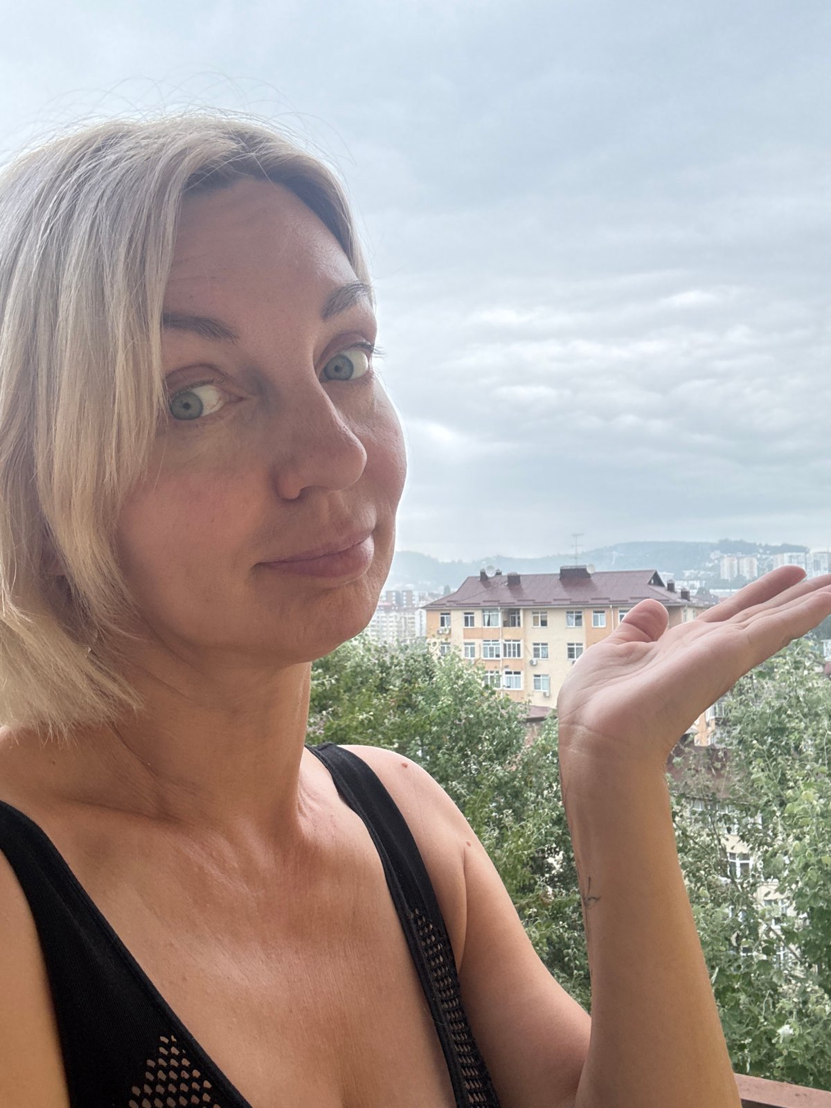 Balcony views and a selfie at a Sochi resort courtyard