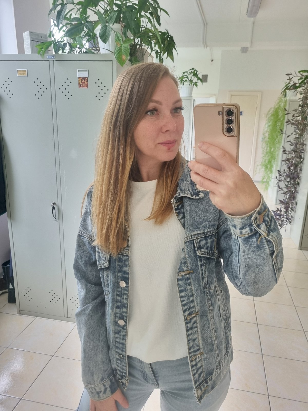 Woman takes mirror selfie in Kemul, Russia