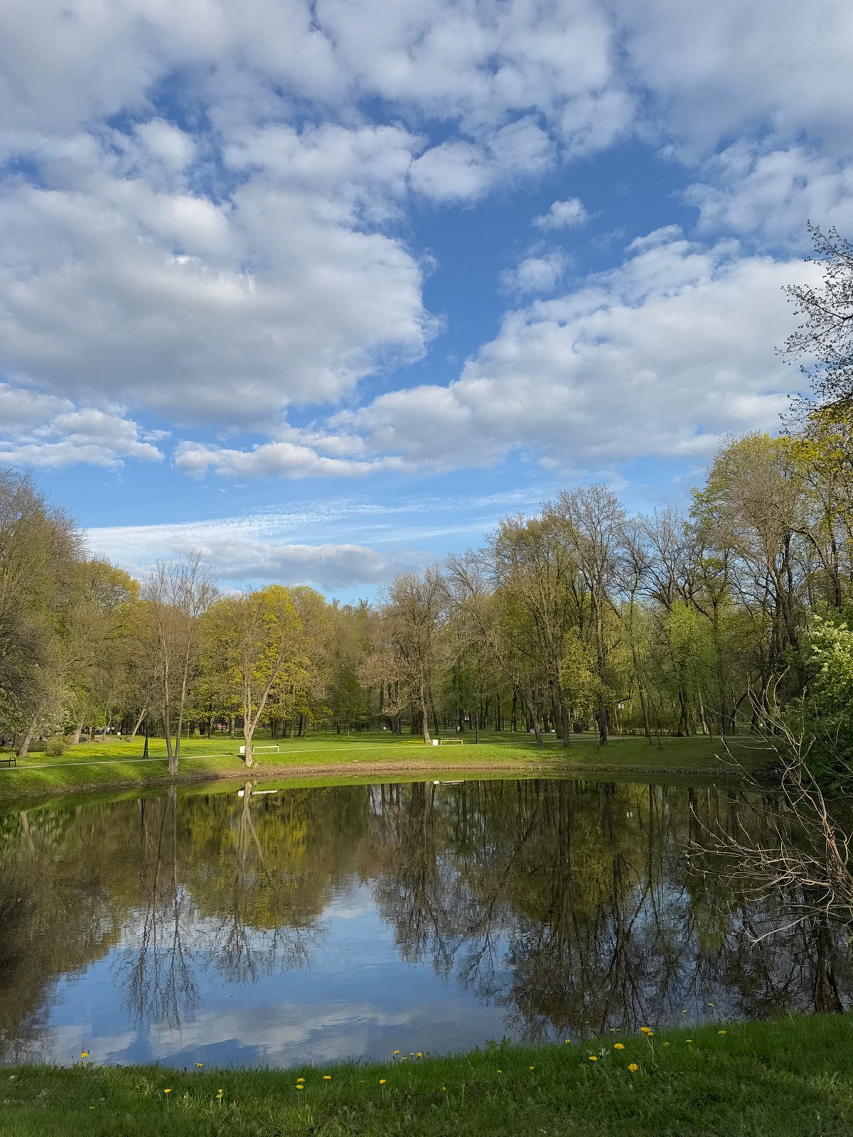 Spring walk through Saint Petersburg parks and canals documented