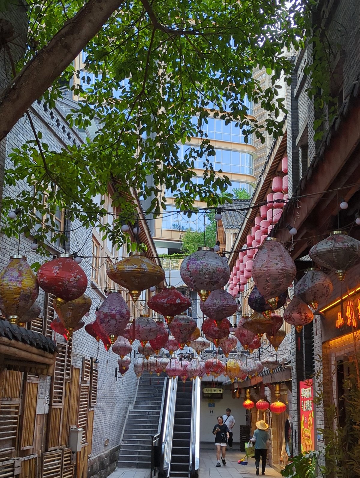 Chongqing's Yuzhong heritage street: lanterns, dragons, and craft shops