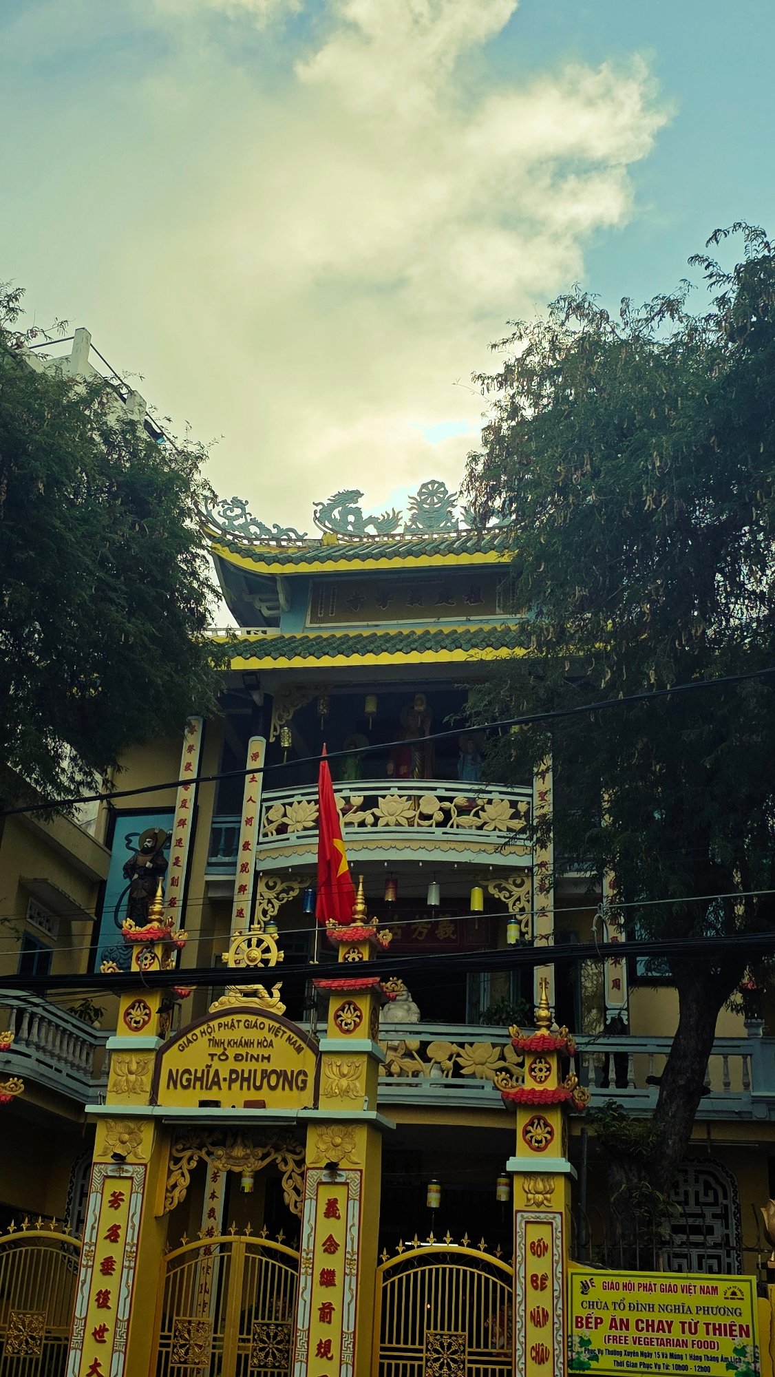Morning street scenes documented across Nha Trang Ward, Vietnam