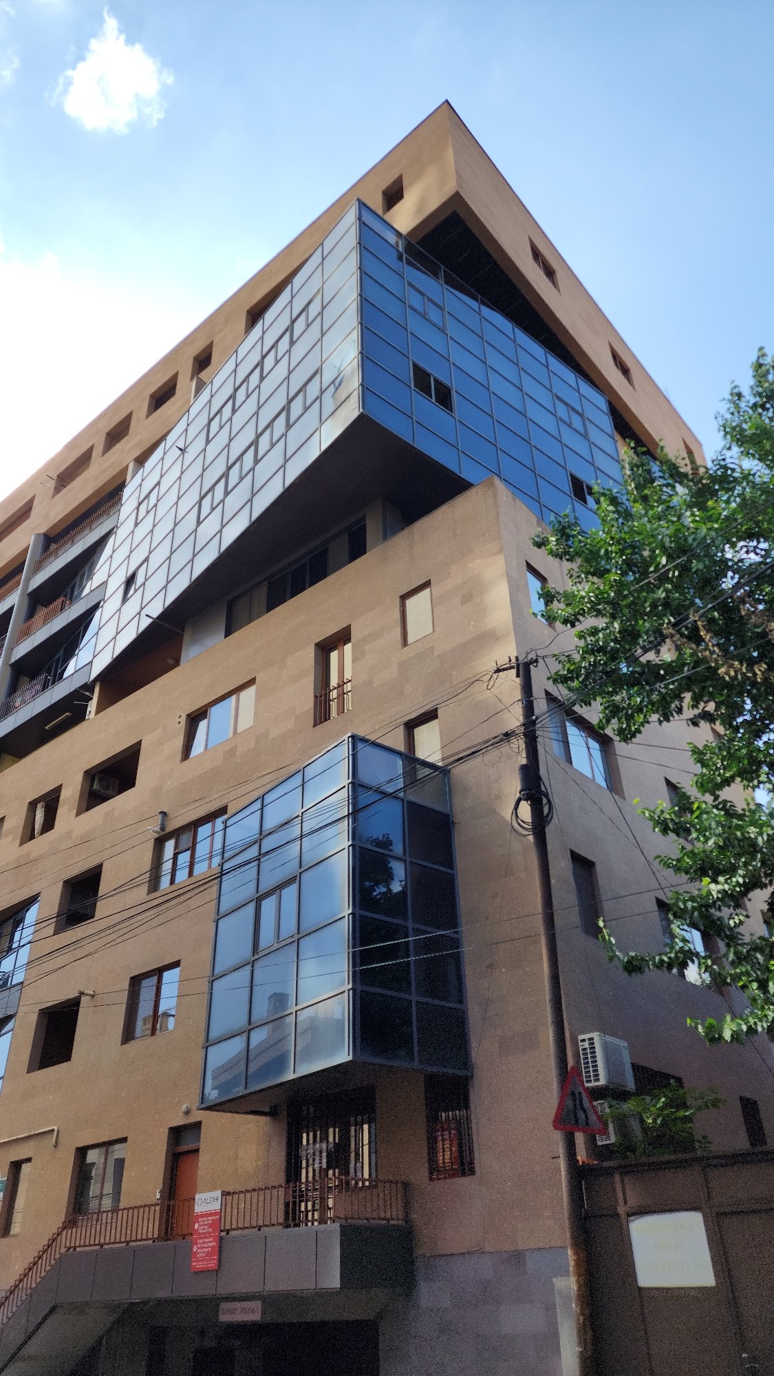 Street-level moments around a Yerevan neighborhood