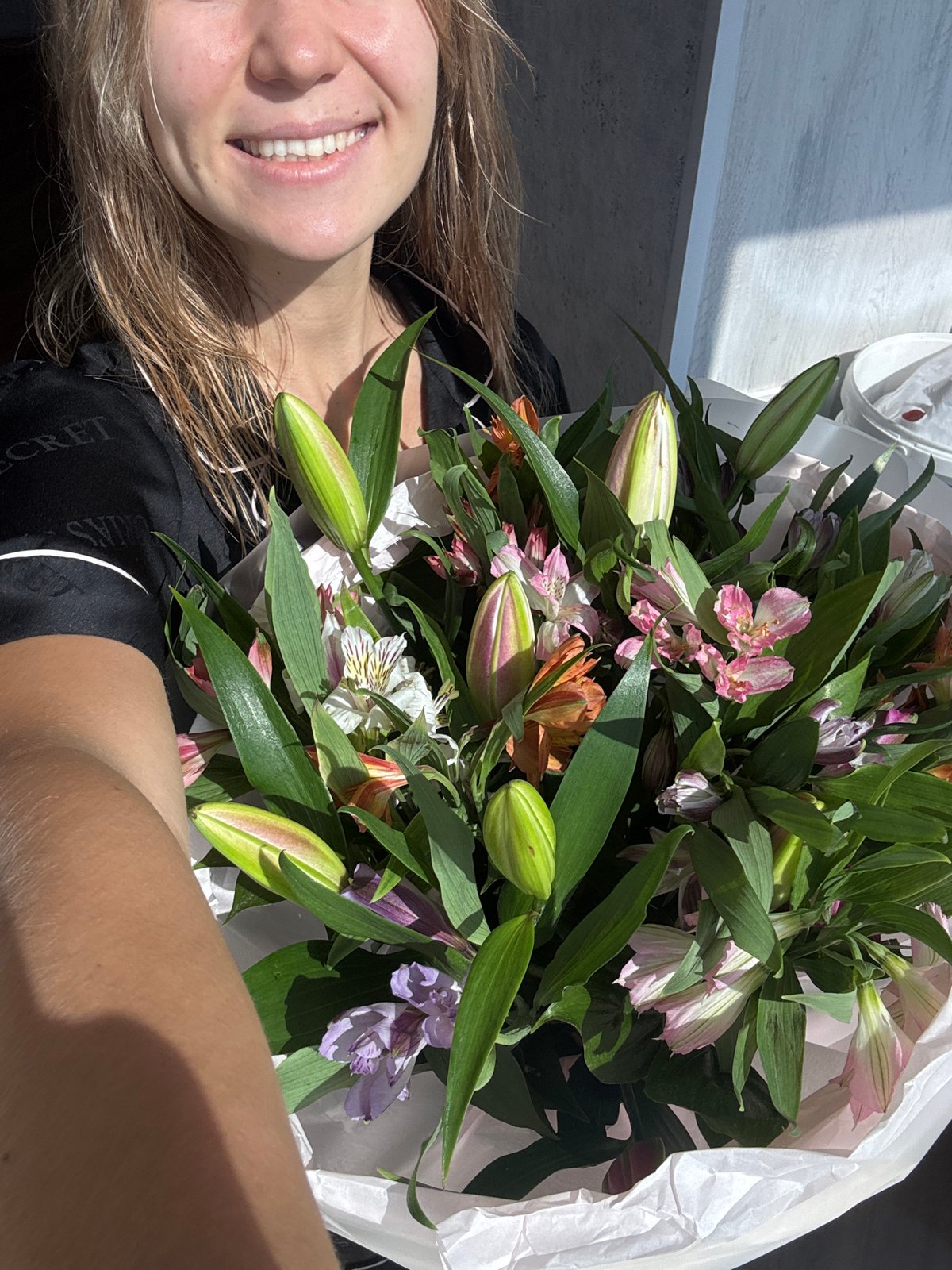 Person receives multiple flower bouquets in 10-minute span