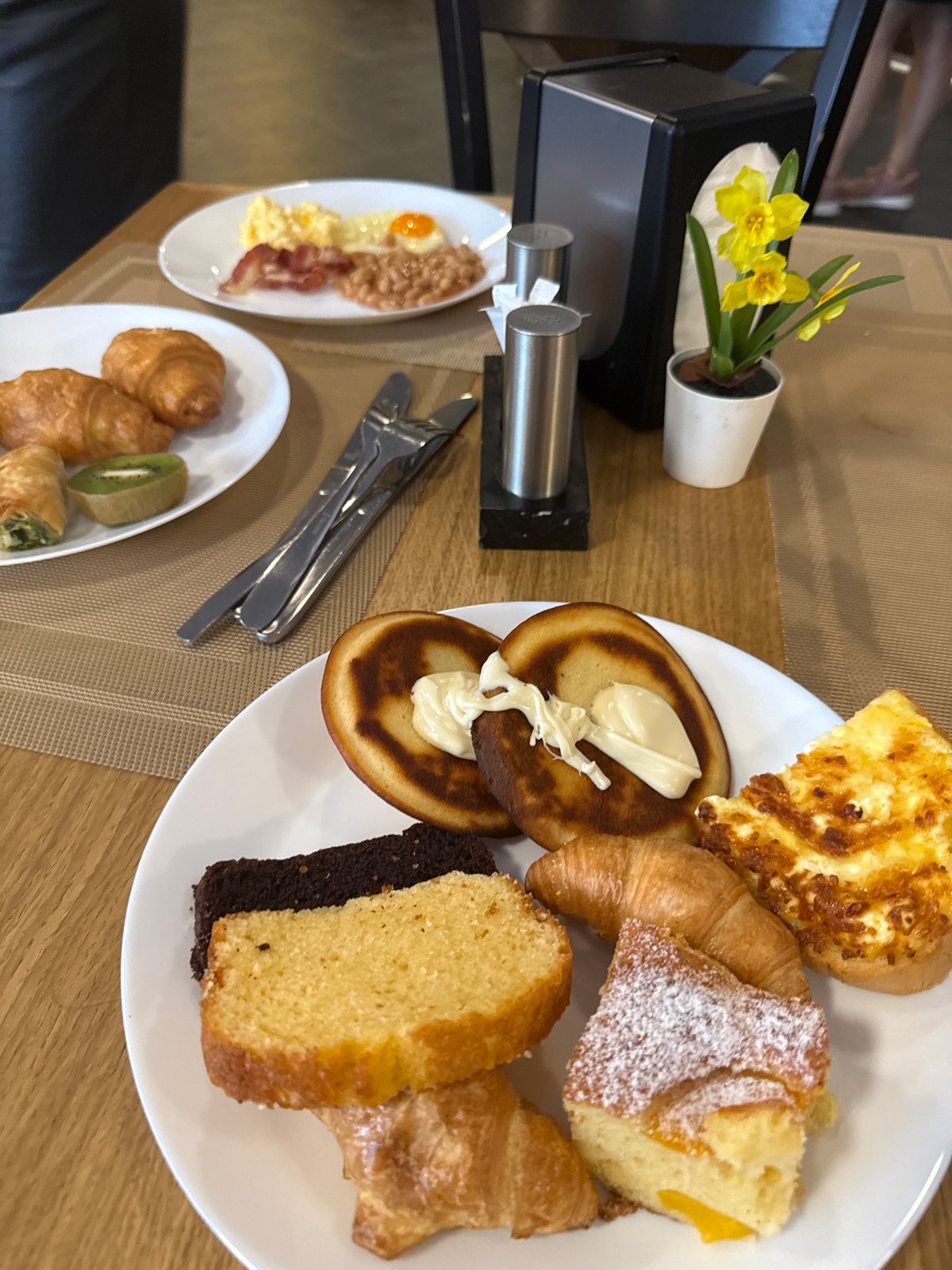 Breakfast meal documented at unknown restaurant location