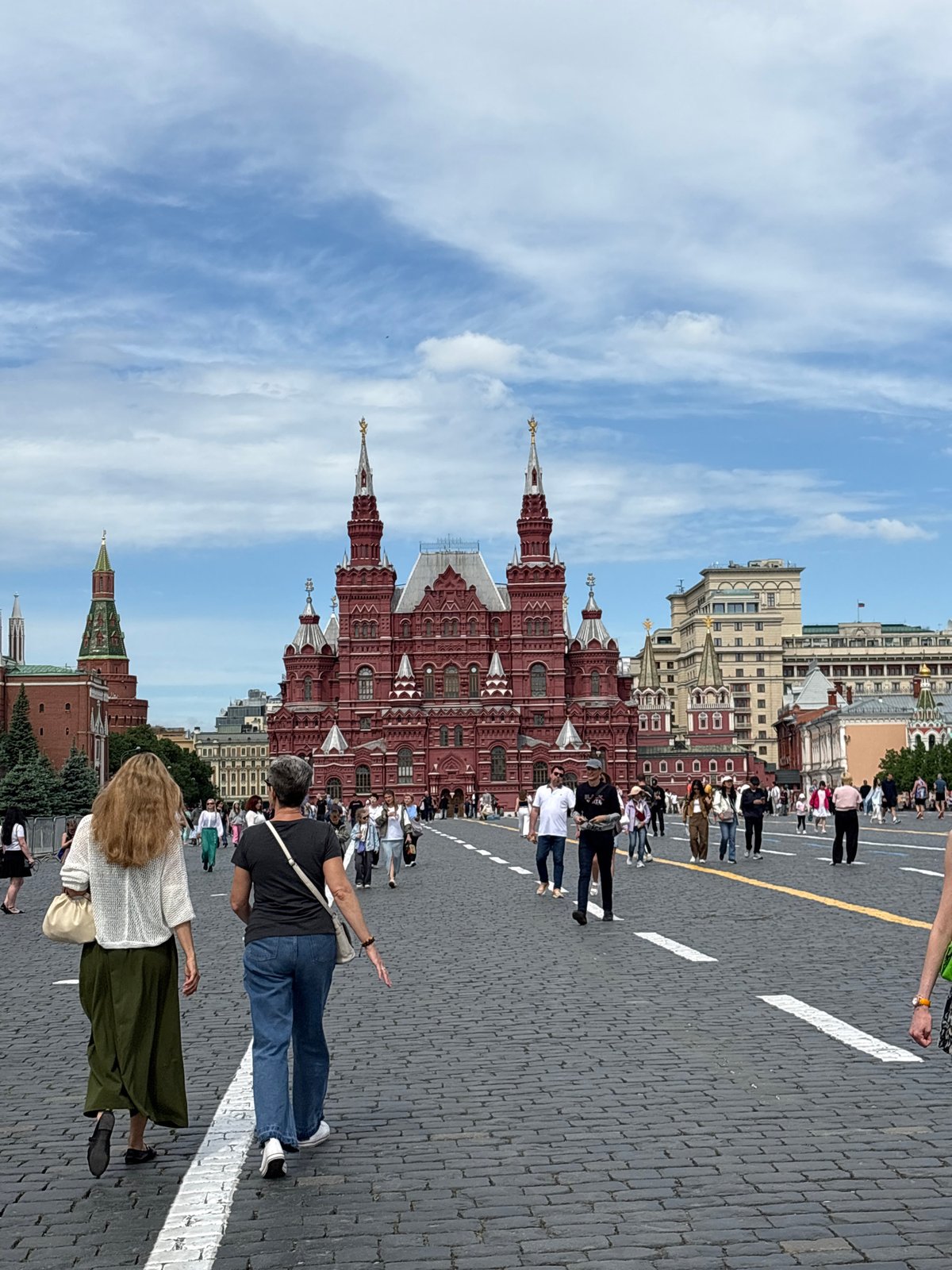 Morning scenes documented across Moscow's Red Square landmarks