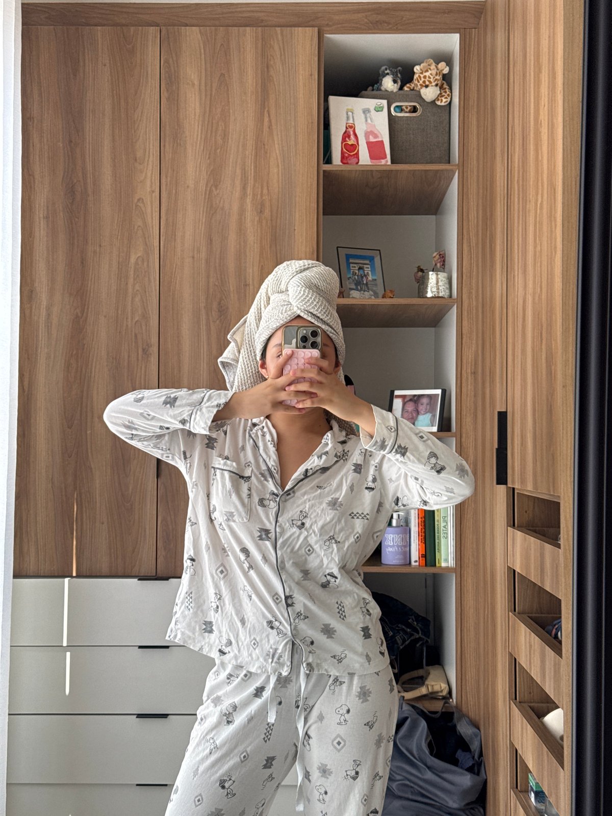 Person Documents Evening Routine in Bathroom Selfies in Puebla