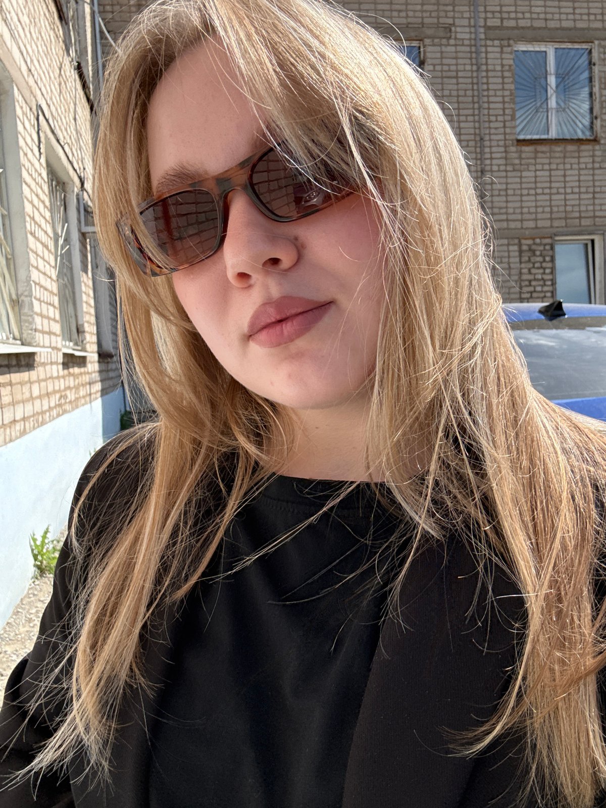 Woman documents morning routine with car wash, selfies in Chaikovsky