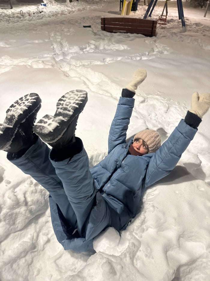 Moscow resident documents winter snow clearing and evening routine