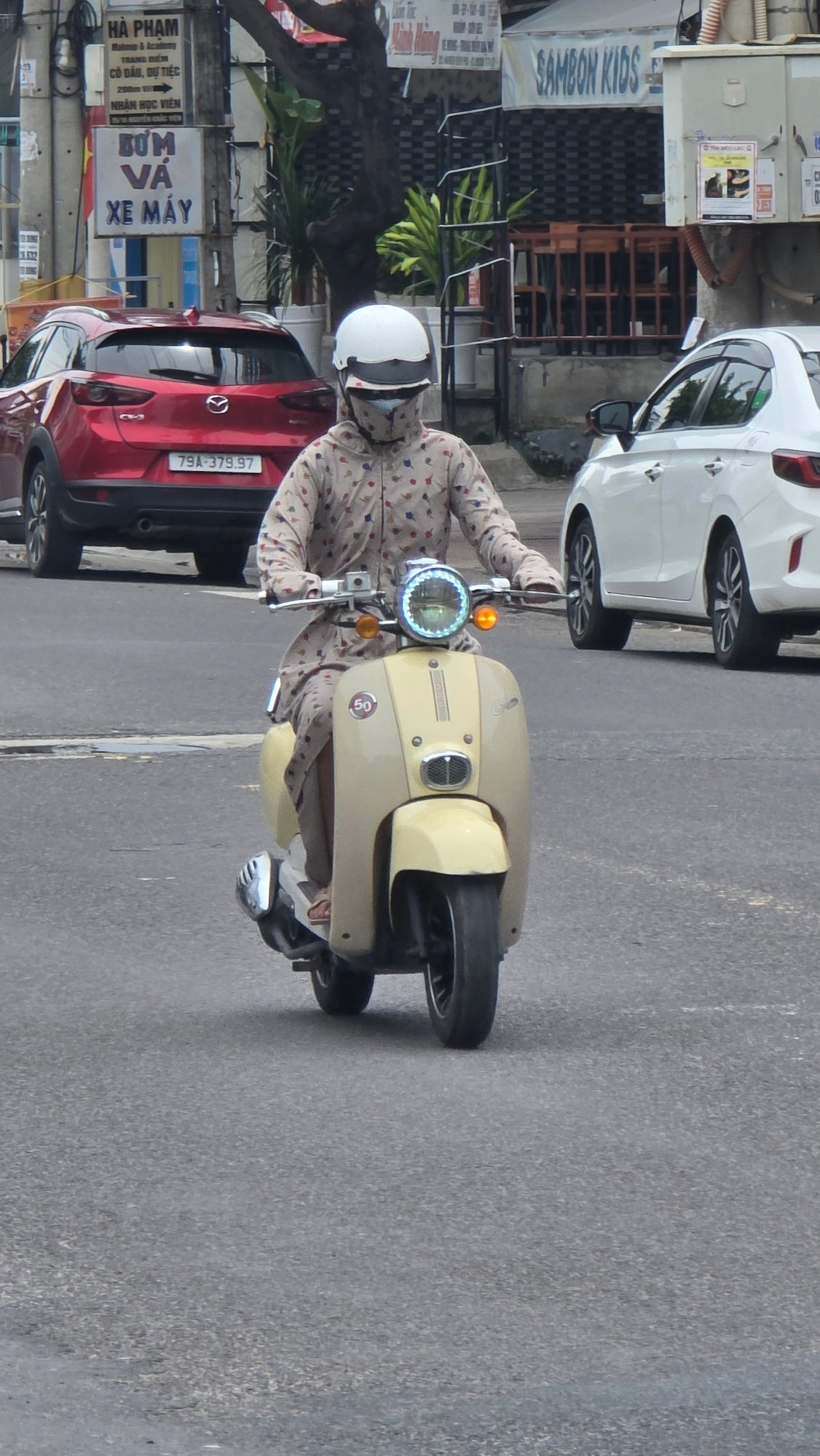 Morning street life documented in Bac Nha Trang Ward