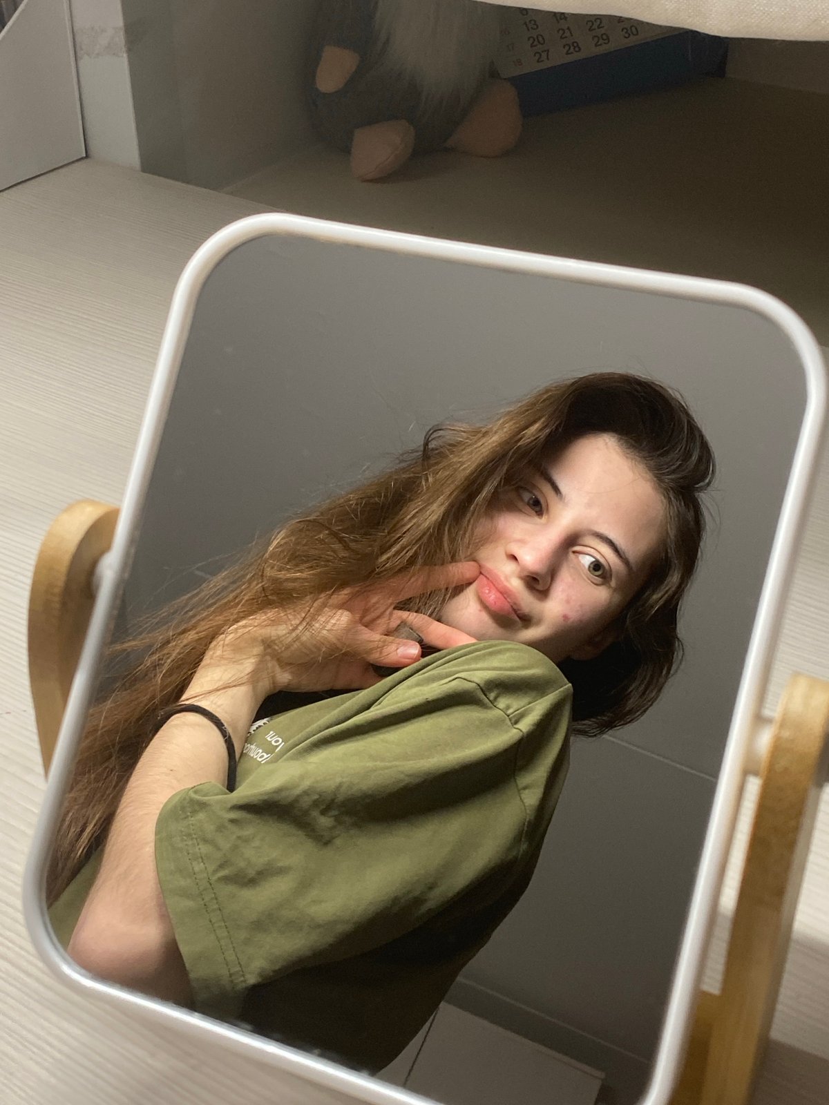 Woman takes mirror selfies with cat in Votkinsk