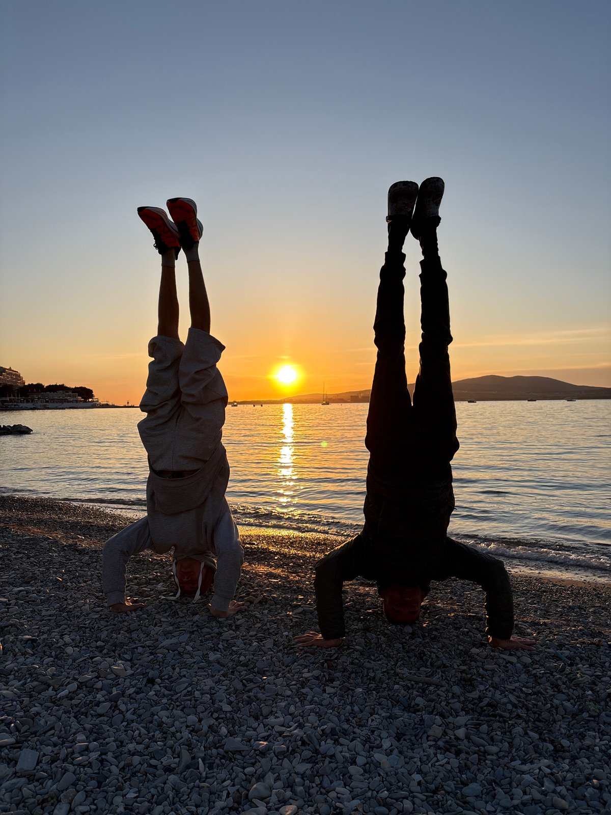 Sunset beach activities captured by witnesses in Gelendzhik