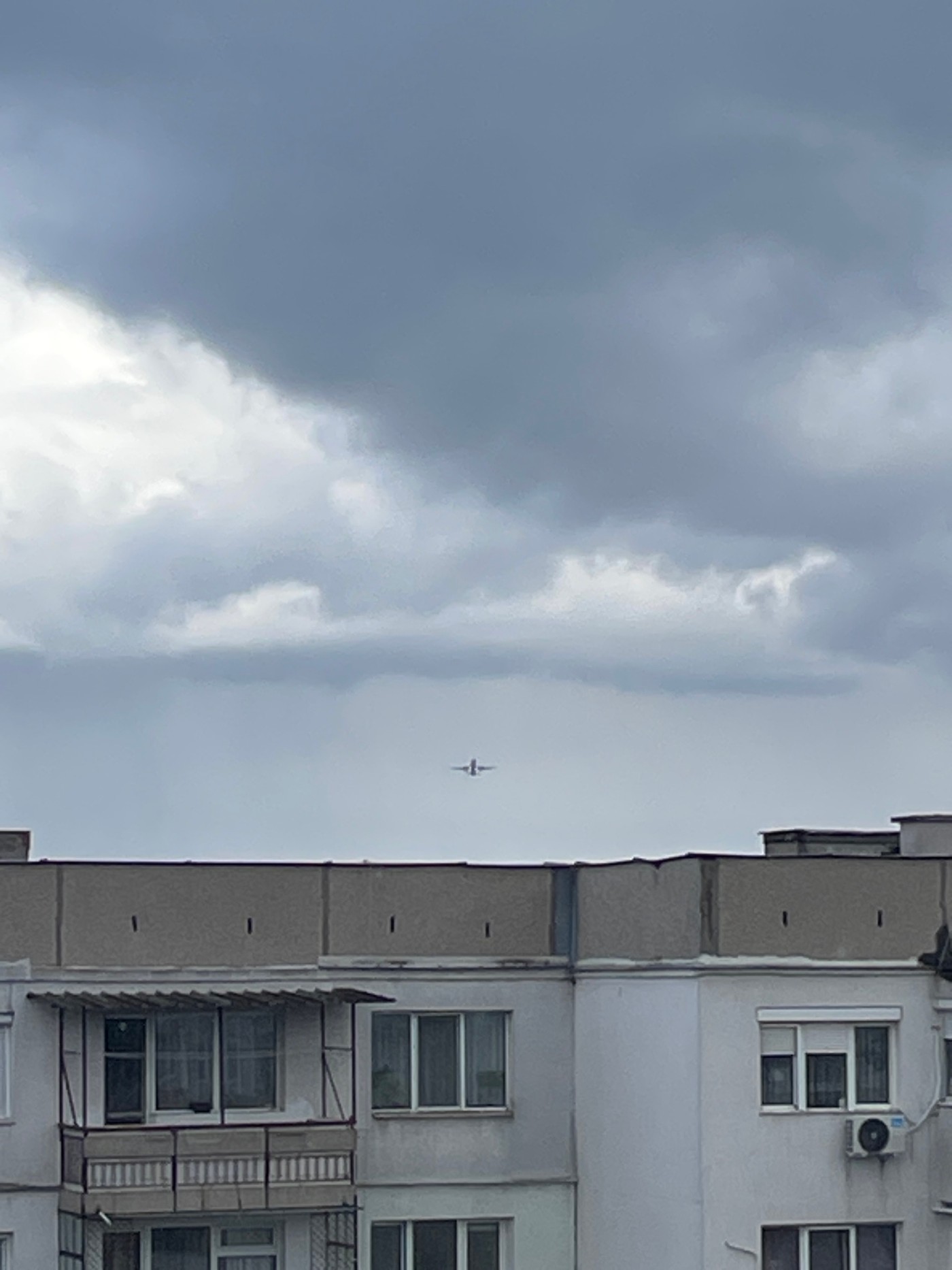 Aircraft spotted over Sofia during morning hours April 4