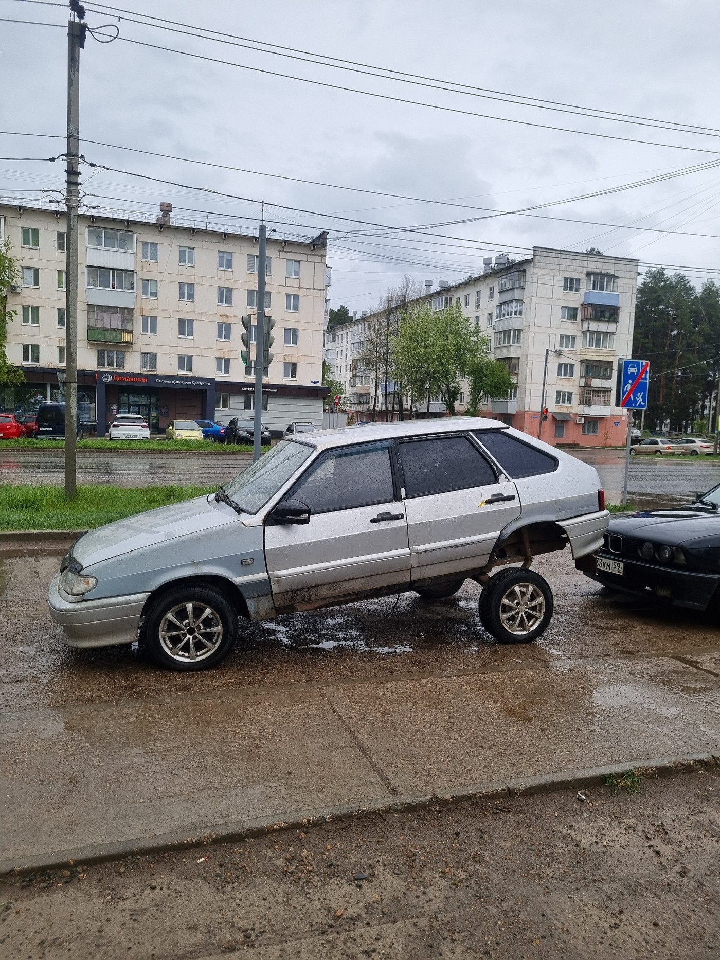 Disabled car, snail, dog observed in Chaikovsky Russia