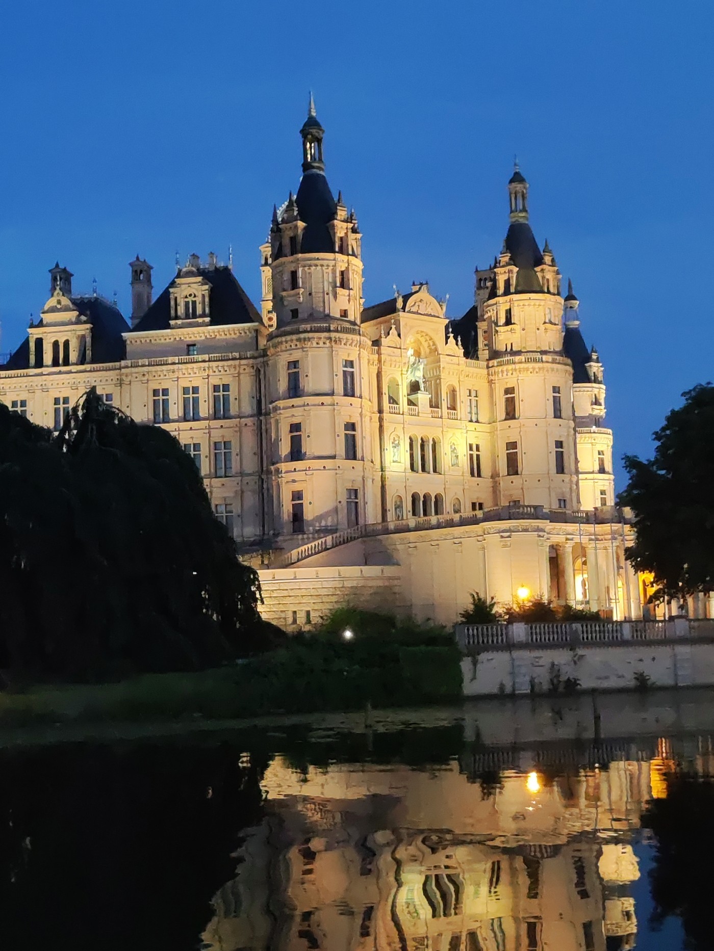 Dusk Over the Water: The Quiet Grandeur of Schwerin Castle