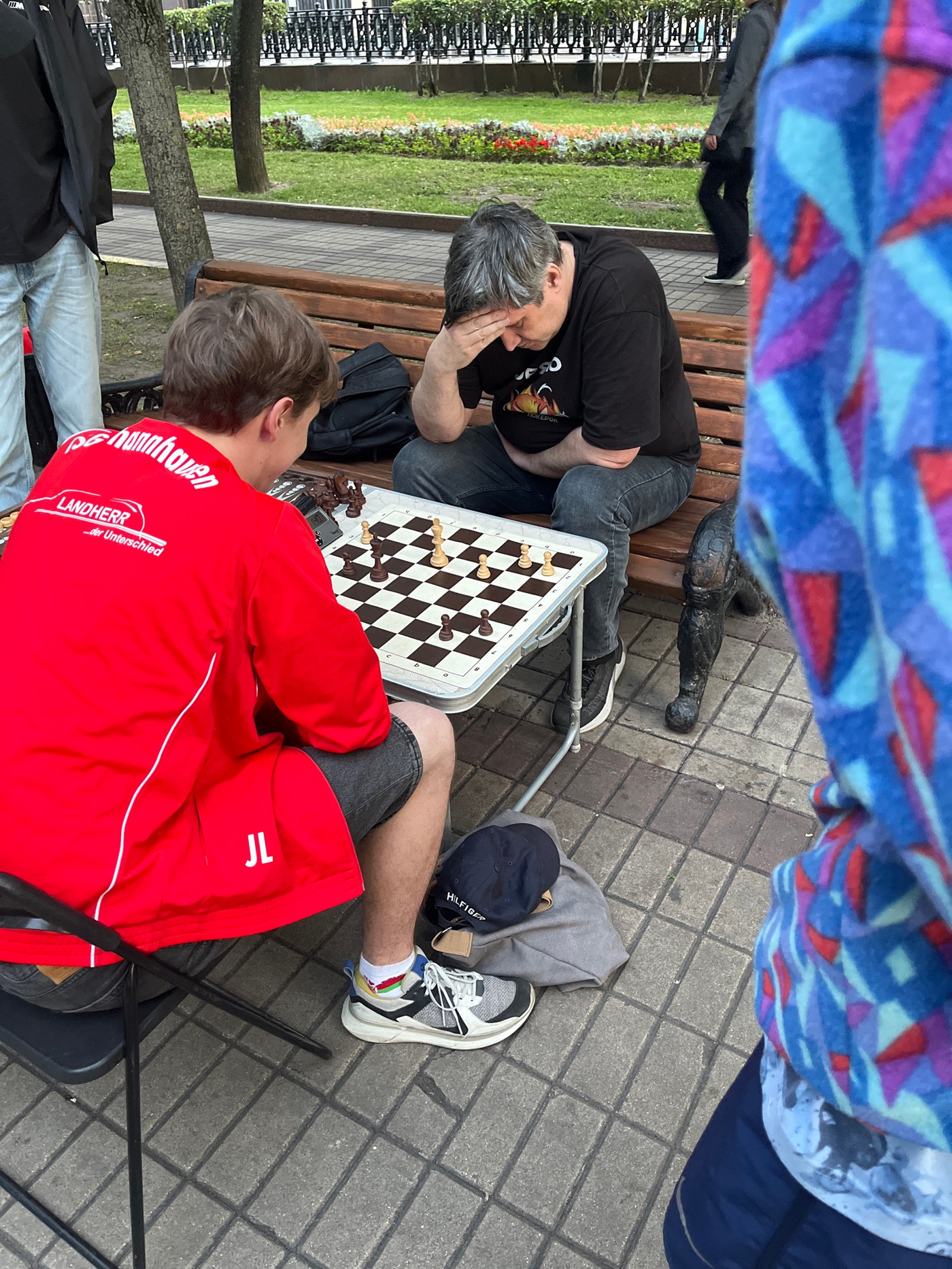 Live performances and park life along Teatralny Boulevard