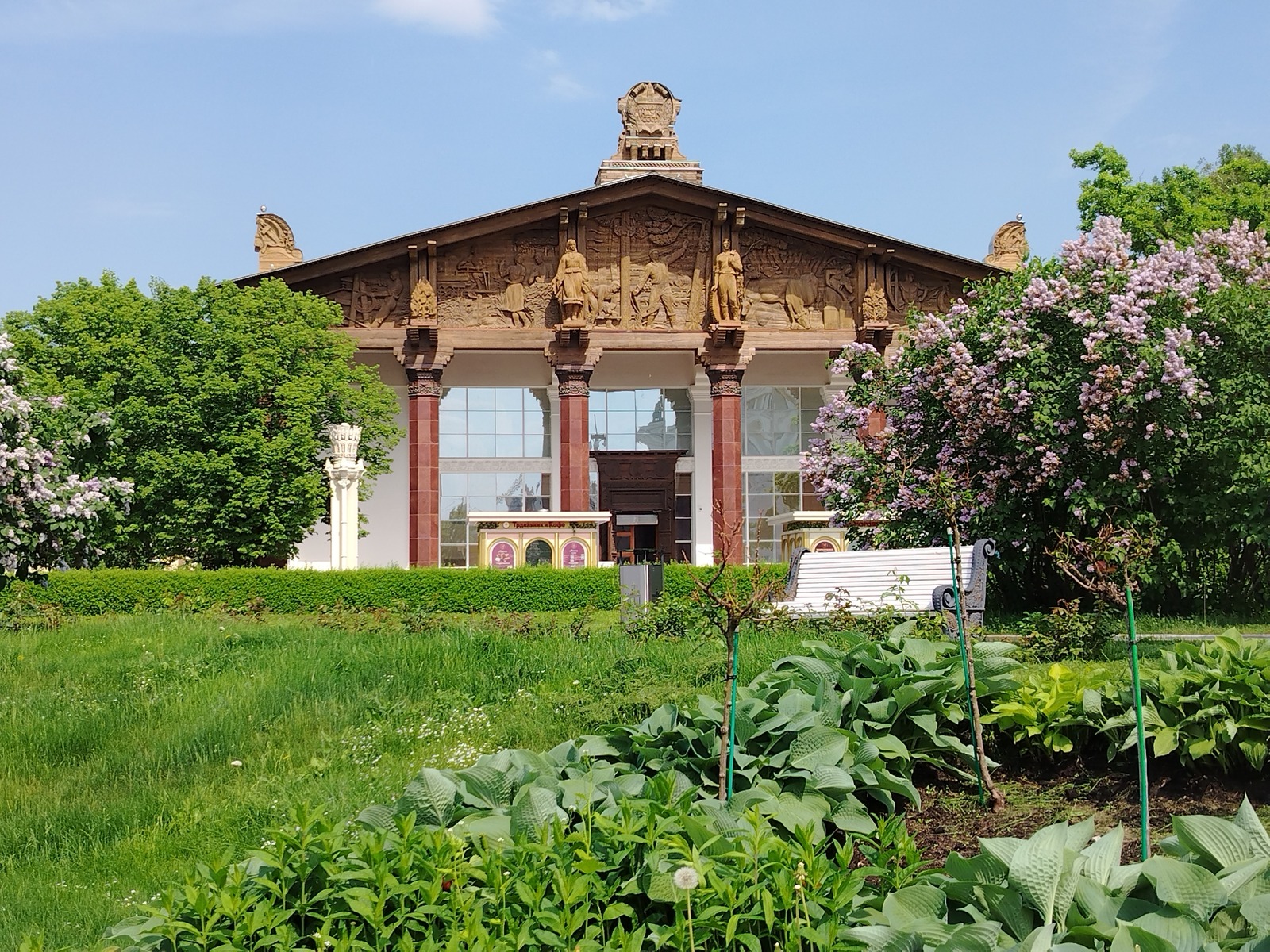 Soviet Splendor: Rediscovering the Grand Pavilions of Moscow’s VDNKh