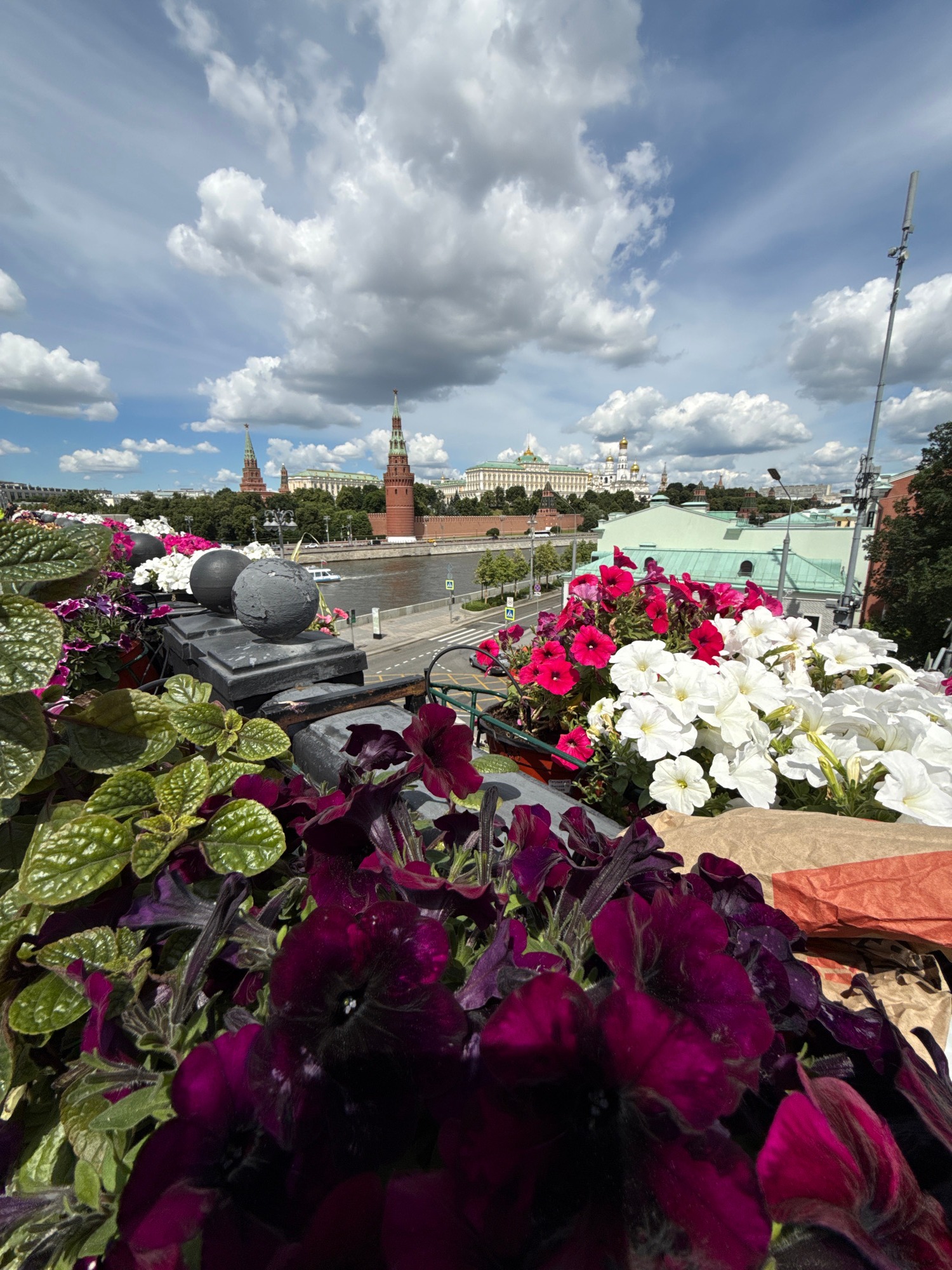 Morning walk through central Moscow near the Kremlin