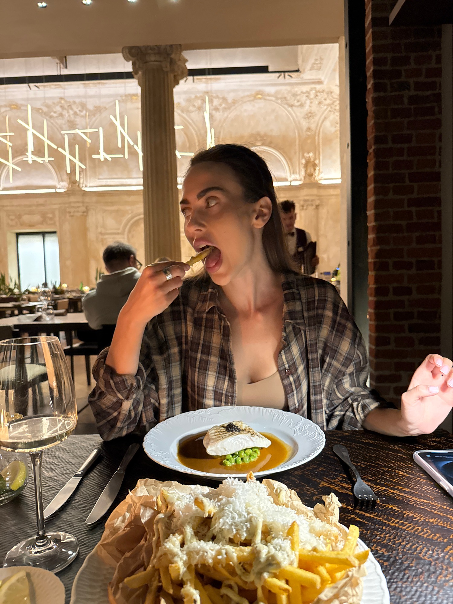The Art of High-Low Dining in Neo-Classical Spaces