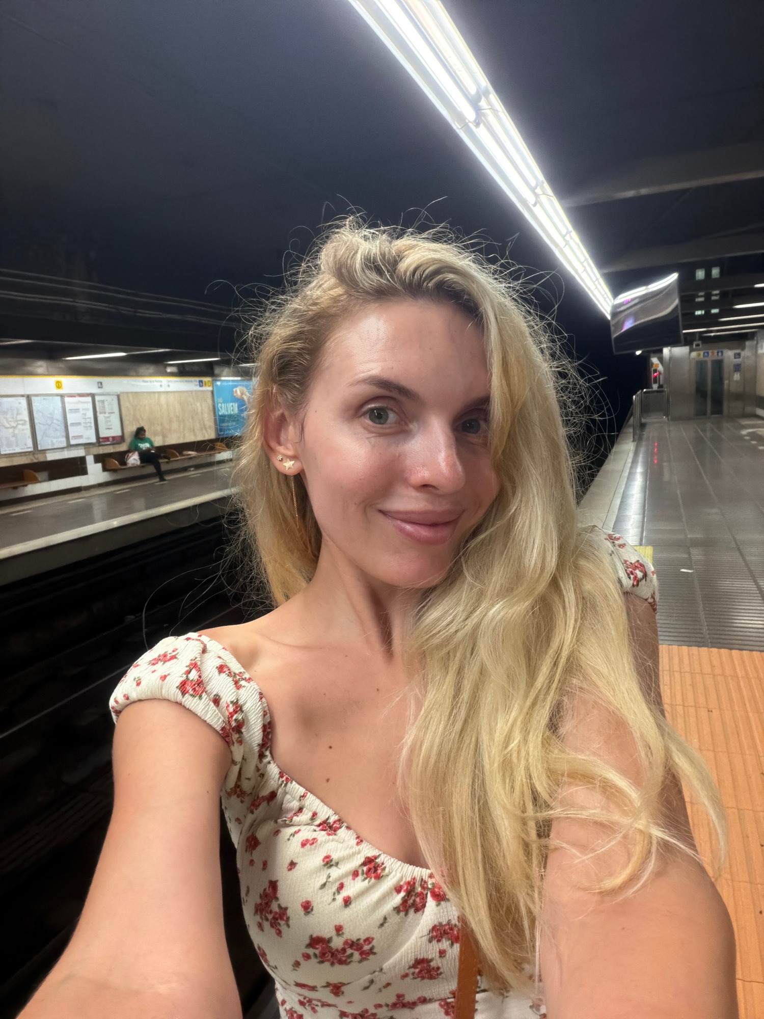 Subway platform pause: selfie, then a bench sit-down.