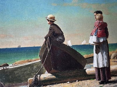 This image depicts a coastal scene on a bright day, located in the city of Reus, Spain. The foreground features a sandy beach with sparse vegetation and small stones.

Two main groups of figures are present. To the left, a solitary individual, possibly a young person, wearing a straw hat and dark clothing, sits on the stern of a large, dark, upturned wooden boat. This individual is positioned in profile, facing left, with their gaze directed towards the distant horizon and the sea. A thick rope with a net-like structure hangs from the side of this boat towards the sand. Another lighter-colored boat is partially visible beneath and to the left of the dark boat.

To the right, two figures stand on the sandy ground. An adult female, with dark hair, wears a dark top, a long white skirt, and a darker layer beneath. She holds a small child, who is prominently dressed in a red jacket over lighter clothing. Both the adult and the child are looking towards the left, in the same general direction as the seated figure.

The calm sea occupies the midground, with a clear blue-green hue, and small waves are suggested near the shore. Several distant sailboats with white sails are visible on the horizon line across the expansive water. The sky above is a clear, bright blue, transitioning to lighter tones closer to the horizon, with a few faint, wispy clouds. The scene is illuminated by strong, even daylight, casting subtle shadows.