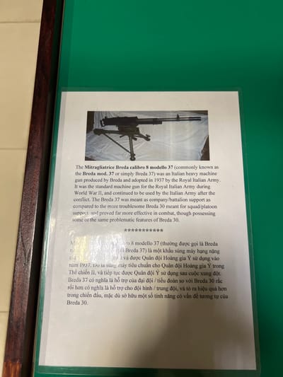 The text describes the Mitragliatrice Breda calibro 8 modello 37, commonly known as the Breda mod. 37, an Italian heavy machine gun adopted in 1937 by the Royal Italian Army. It was the standard machine gun for the Royal Italian Army during World War II. The Breda 37 was intended for company/battalion support, proving more effective in combat than the troublesome Breda 30, despite sharing some problematic features. The Vietnamese translation describes the same information.