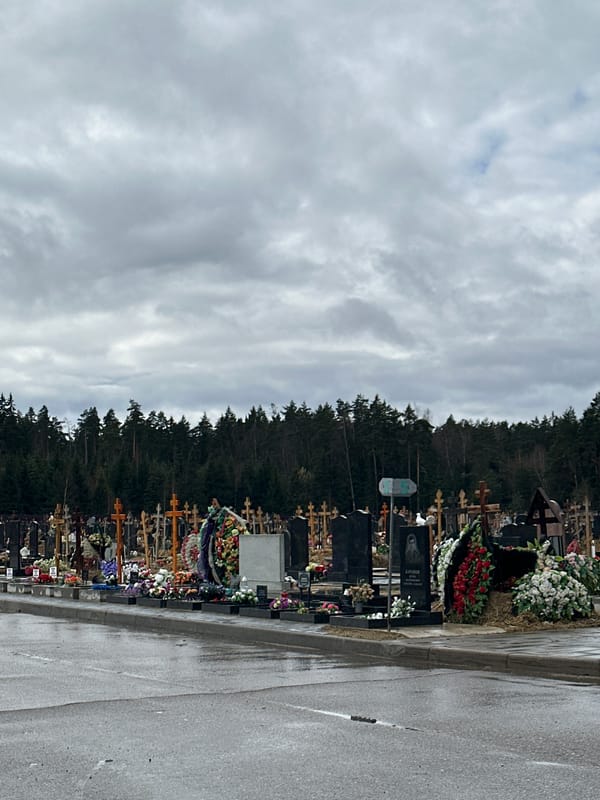 Cemetery visit marked with Easter observance in Шарапово