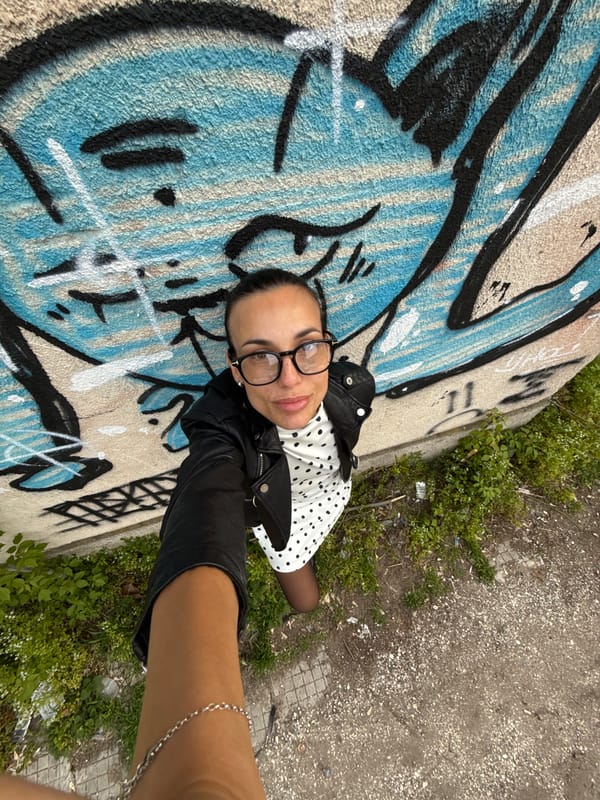 Woman in polka-dots spotted at two Pleven locations