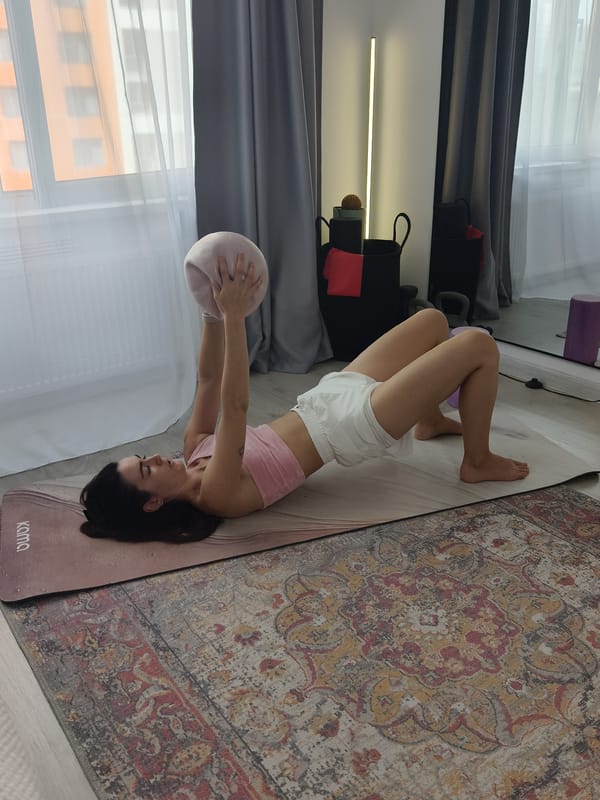 Woman conducts morning workout session in Tyumen apartment
