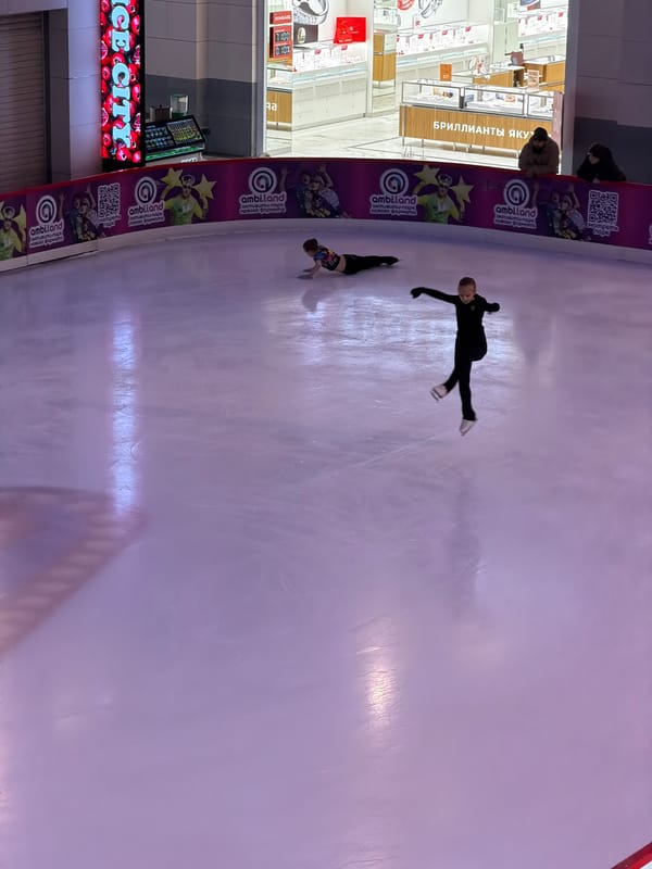 Afternoon leisure activities documented at Khimki entertainment venue